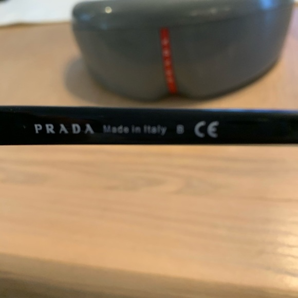 Prada sunglasses - Picture 4 of 6